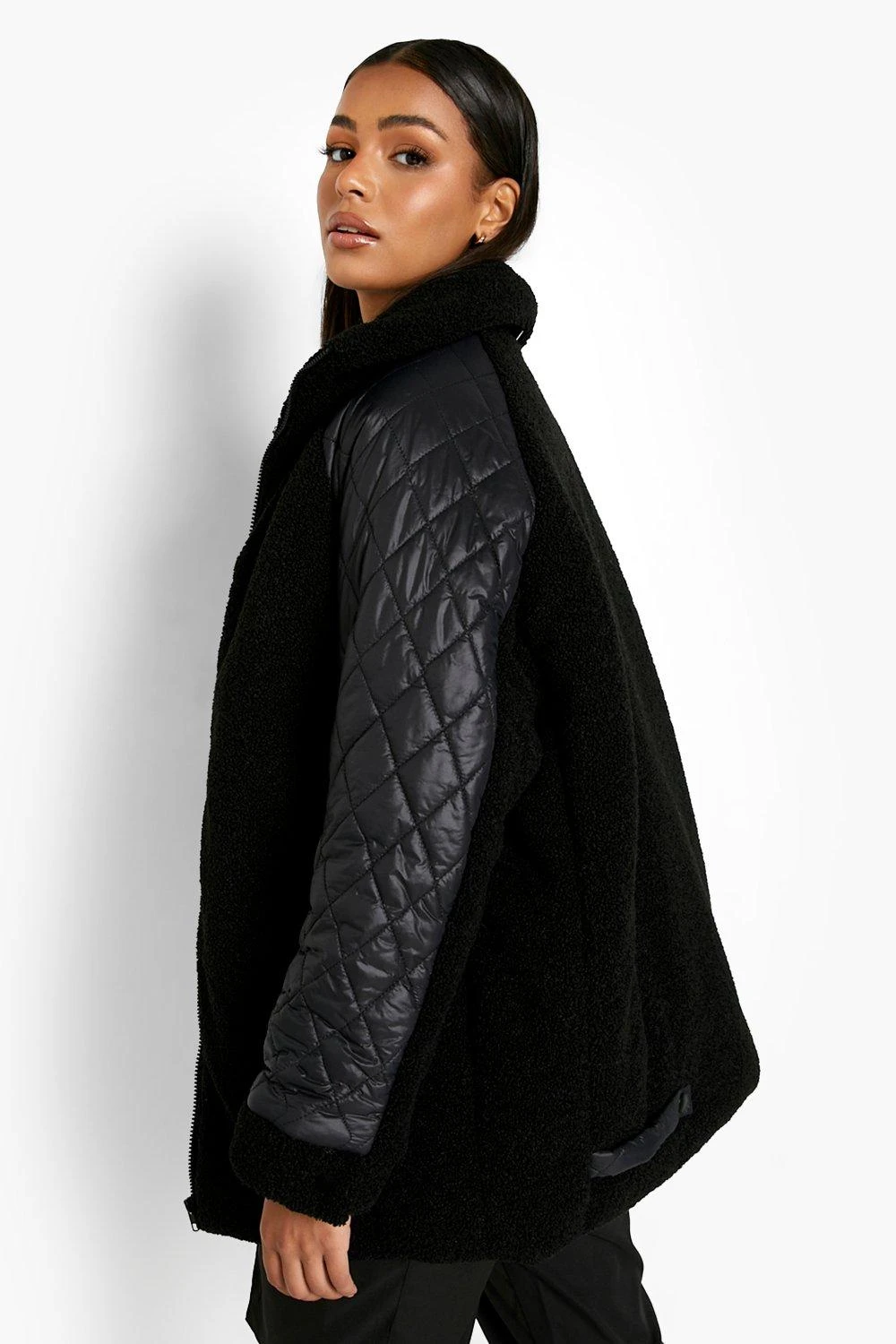 Oversize Teddyjacke Mit Gesteppten Ärmeln 4 Oversize Teddyjacke Mit Gesteppten Ärmeln – Bild 2