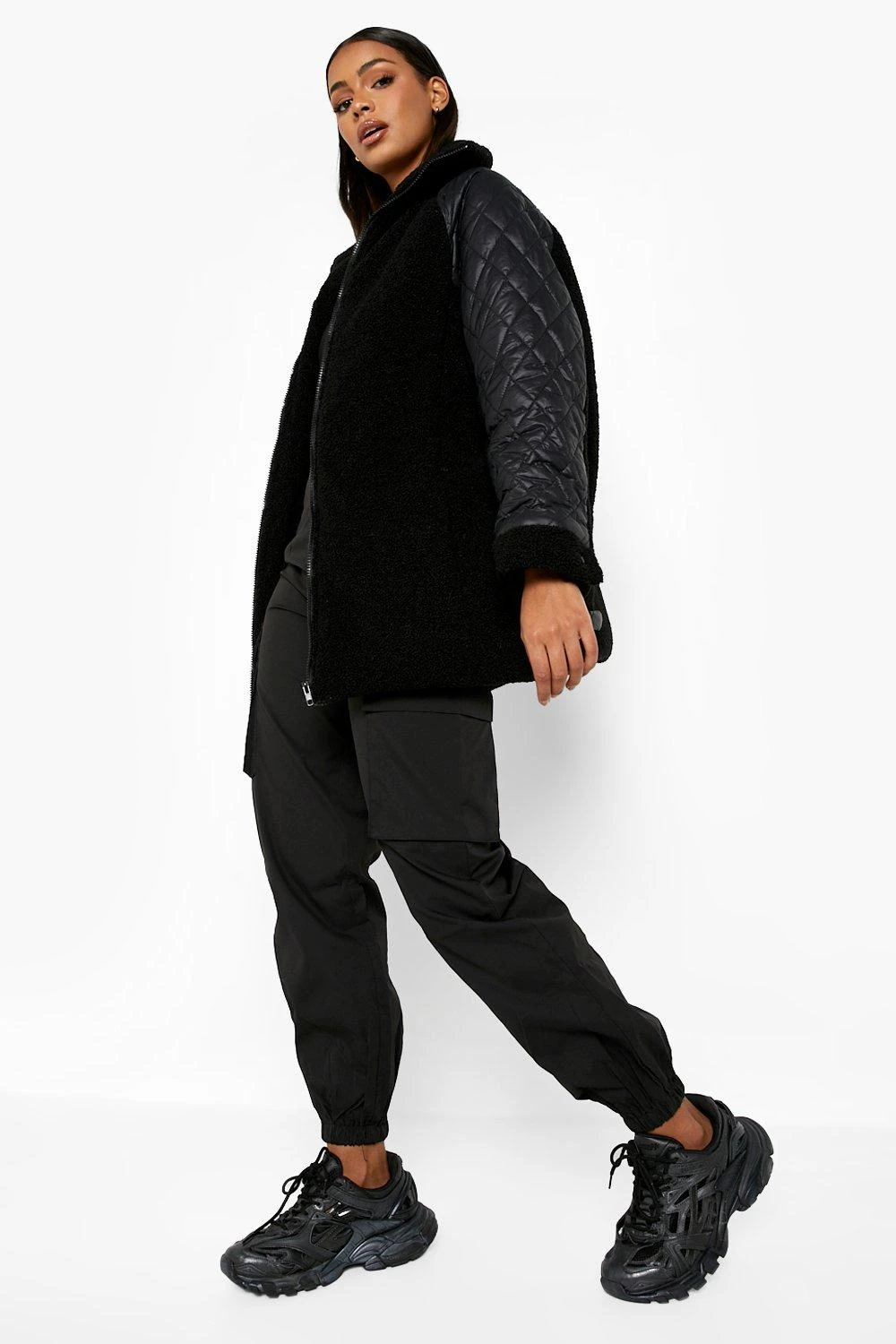 Oversize Teddyjacke Mit Gesteppten Ärmeln 6 Oversize Teddyjacke Mit Gesteppten Ärmeln – Bild 4