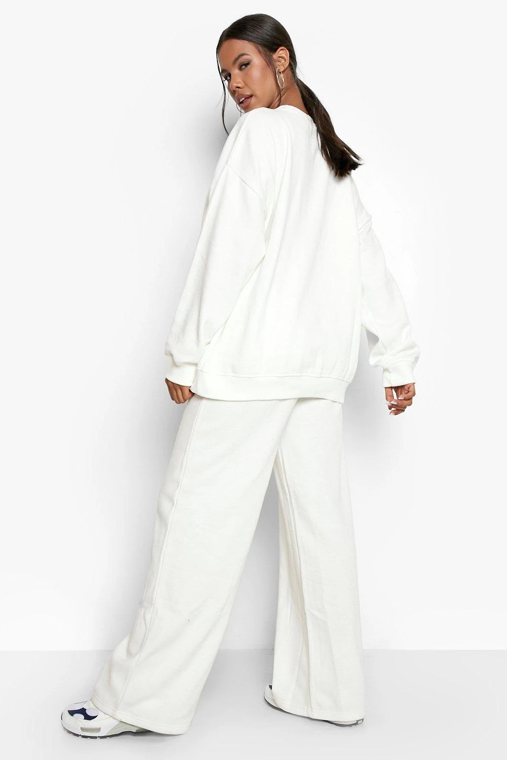 Recycelte Jogginghose Mit Geradem Bein 4 Recycelte Jogginghose Mit Geradem Bein – Bild 2