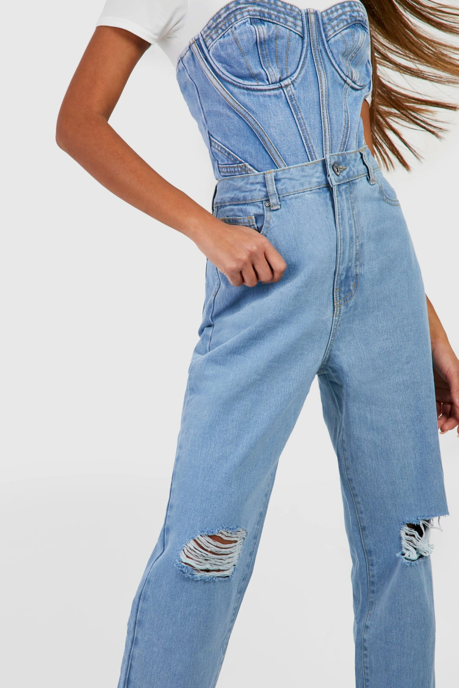 Zerrissene Jeans Mit Geradem Bein Und Hohem Bund 6 Zerrissene Jeans Mit Geradem Bein Und Hohem Bund – Bild 4