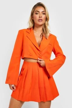 Kurzer Blazer Mit Weiten Ärmeln