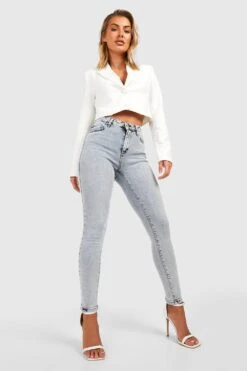 Skinny Jeans Mit Acid-Waschung Und Mittelhohem Bund